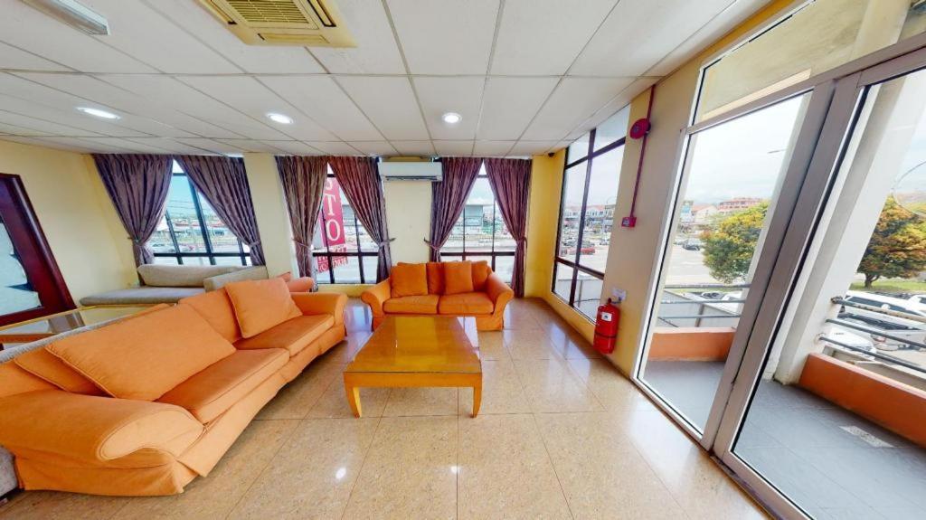 Aristo Hotel @ Putatan Kota Kinabalu Buitenkant foto