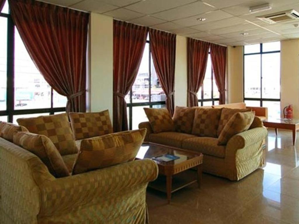 Aristo Hotel @ Putatan Kota Kinabalu Buitenkant foto