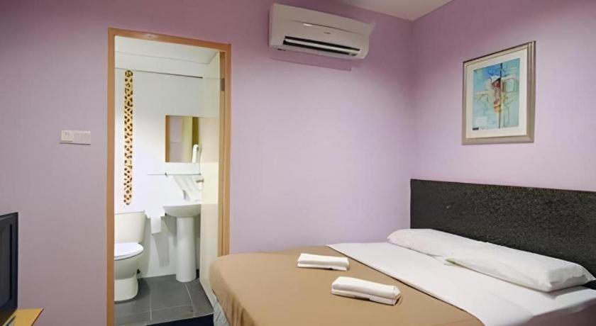 Aristo Hotel @ Putatan Kota Kinabalu Buitenkant foto