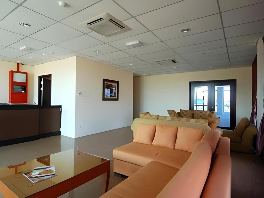 Aristo Hotel @ Putatan Kota Kinabalu Buitenkant foto
