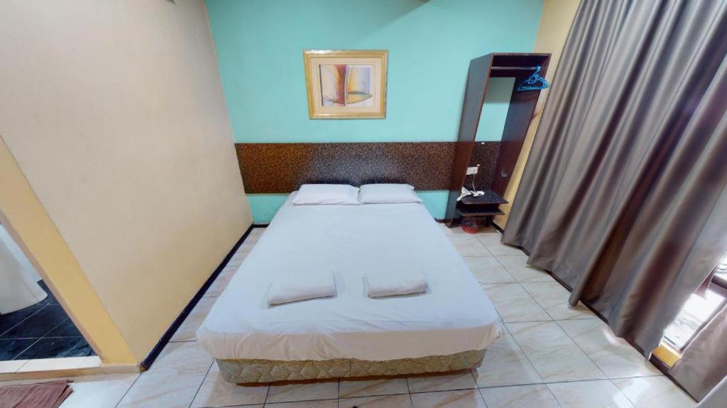Aristo Hotel @ Putatan Kota Kinabalu Buitenkant foto