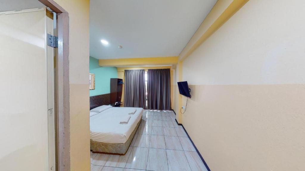 Aristo Hotel @ Putatan Kota Kinabalu Buitenkant foto
