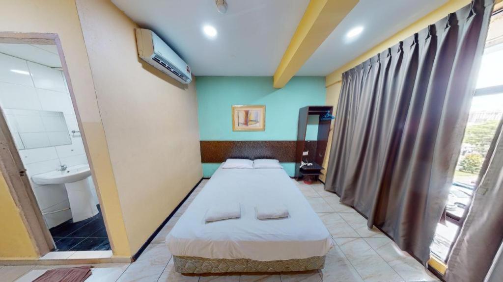 Aristo Hotel @ Putatan Kota Kinabalu Buitenkant foto