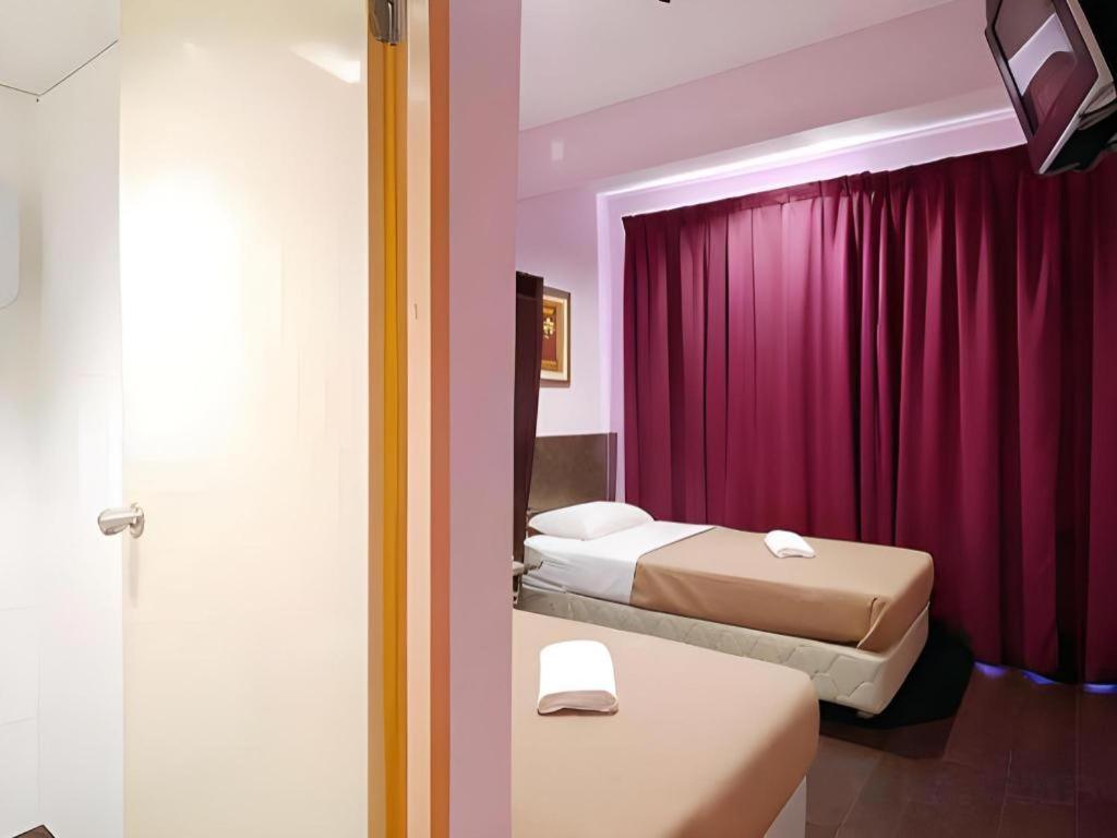 Aristo Hotel @ Putatan Kota Kinabalu Buitenkant foto